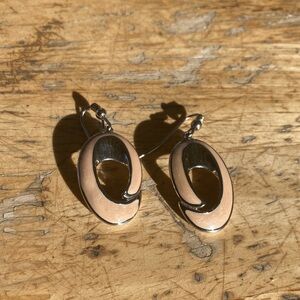 ‼️SALE‼️Vintage Monet Mother of pearl shell (shell inlay)  Drop Earring